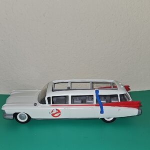 2017 Playmobil Ghostbusters Ecto-1 model Toy
